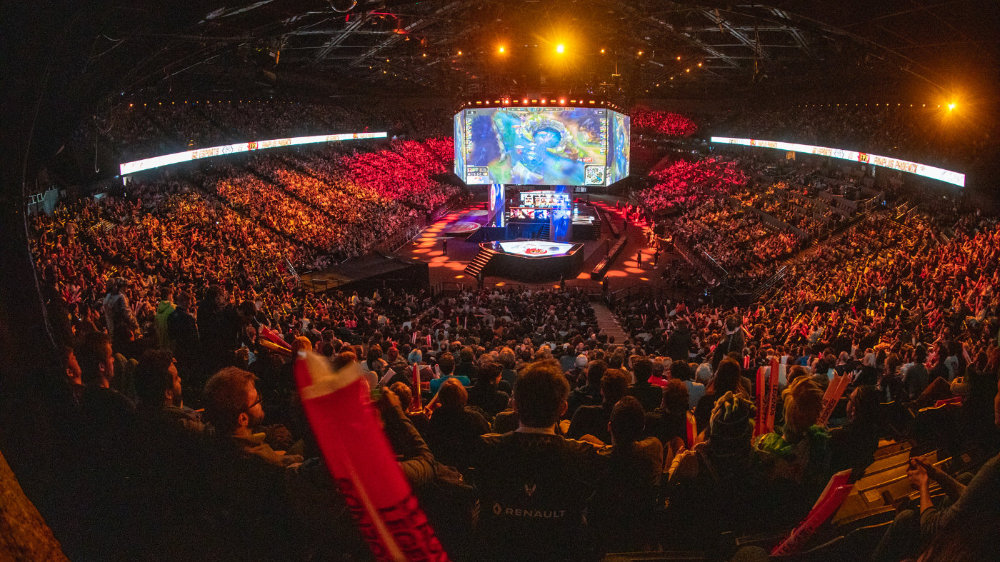 并迅速成为 并迅速成为