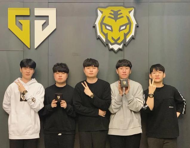 被看好的情 被看好的情